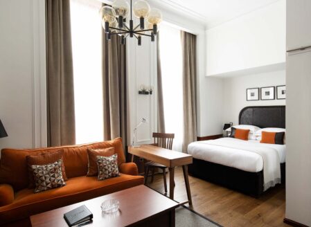 A luxury open plan apartment at Cheval The Edinburgh Grand