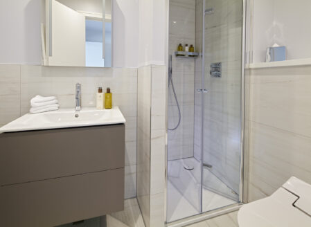 Bathroom - Superior Open-Plan Apartment