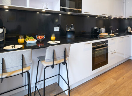 A fully equipped full size kitchen in a one-bedroom apartment