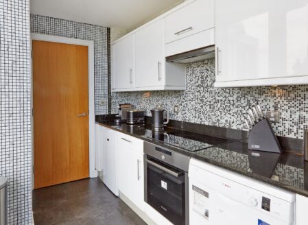 Superior Three Bedroom Apartment - Kitchen