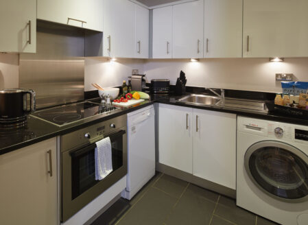 A fully equipped full size kitchen in a one-bedroom apartment