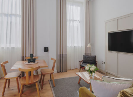 A deluxe one-bedroom apartment with view onto the Royal Mile