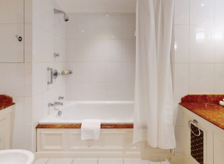 Luxury Three Bedroom - Bathroom