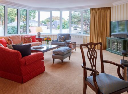 Luxury three-bedroom apartment reception room