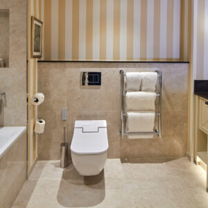 Luxury Two Bedroom - Bathroom 3