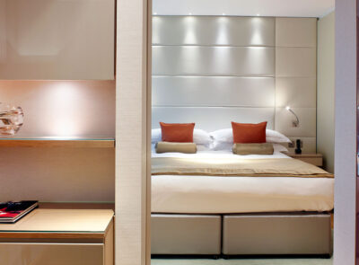 Cheval-Three-Quays-Urban-one-bed-superior-bedroom