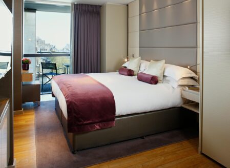 Luxury Three Bedroom Apartment with Tower Bridge View