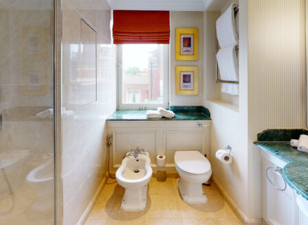 Bathroom - Luxury Three Bedroom