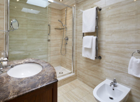 Deluxe Three Bedroom Brompton Road - Bathroom 2