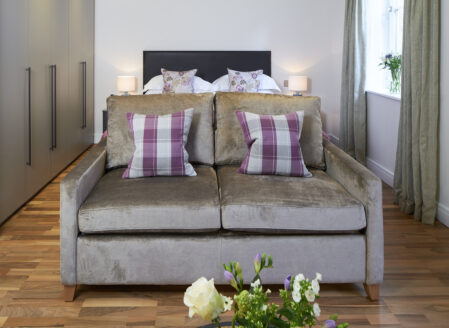 Luxury Open-Plan Apartment with Sofa Bed
