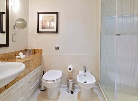 Apartment 7 Bathroom 1