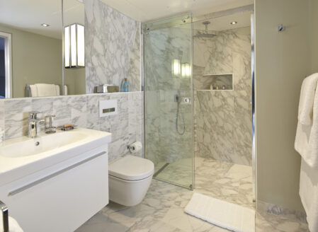 Bathroom - Luxury Three Bedroom