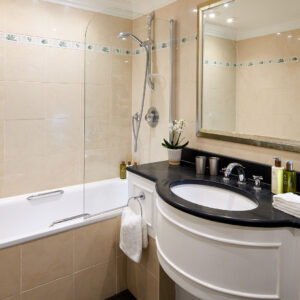 Luxury Two Bedroom - Second Bathroom