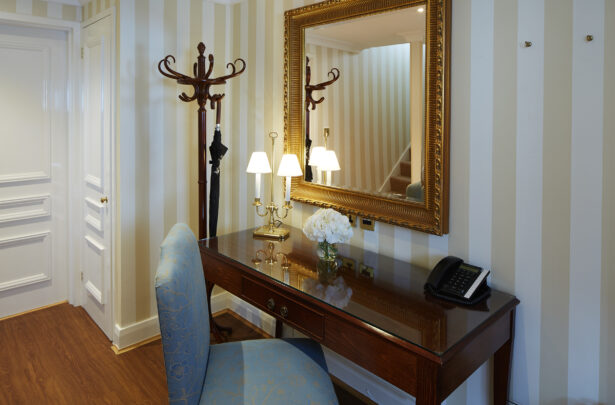 The entrance hall to the Townhouse with desk