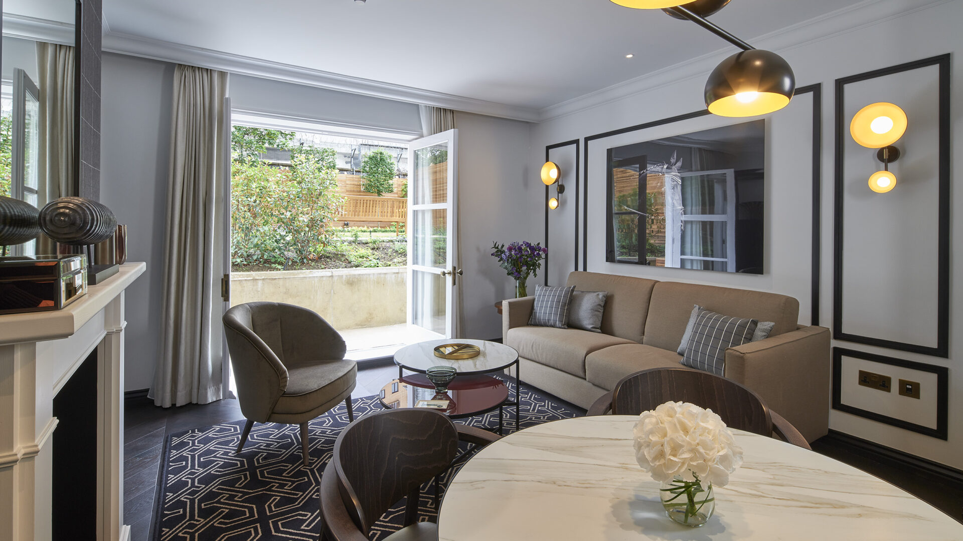 Luxury One Bedroom in London Lexham Gardens by Cheval Maison