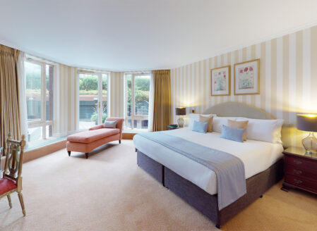 Deluxe Two Bedroom Garden Terrace Apartment (OC) Bedroom