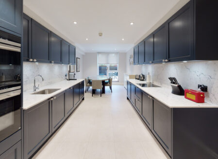 Deluxe Two Bedroom Garden Terrace Apartment (OA) Kitchen