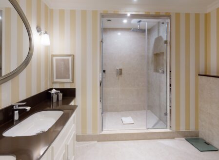 Deluxe Two Bedroom Garden Terrace Apartment (OA) Bathroom