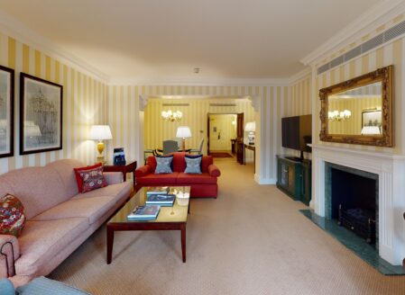 Deluxe Two Bedroom Garden Terrace Apartment (OA) Living room