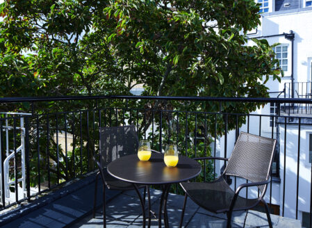 Three-Bedroom City Cottage - Balcony