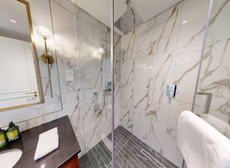 Deluxe Studio Apartment - Bathroom