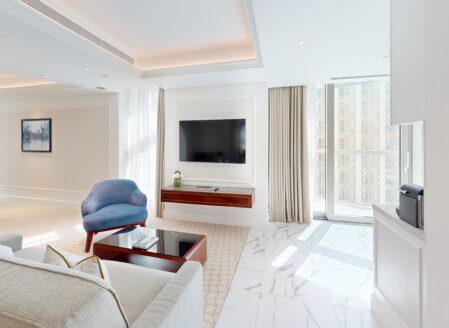 Deluxe Studio Apartment - Open Plan Living Area